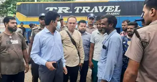 সায়দাবাদ বাসস্ট্যান্ডে ডিএসসিসির অভিযান; পরিত্যক্ত বাস অপসারণ ও জরিমানা